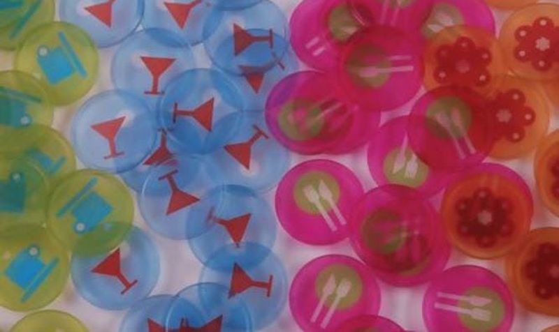 Graverte promo sjetonger av resirkulert plast 500stk